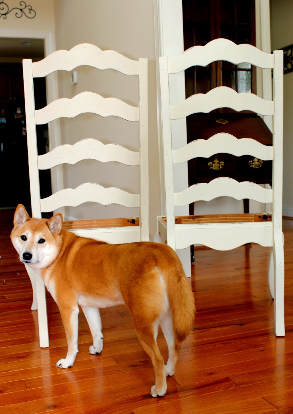 Dining Table & Chairs Makeover using Chalk Paint® decorative paint by Annie Sloan