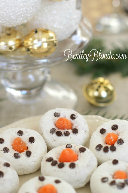 Holiday Brunch | Holiday Table Setting, Hot Cocoa Bar & Decor!