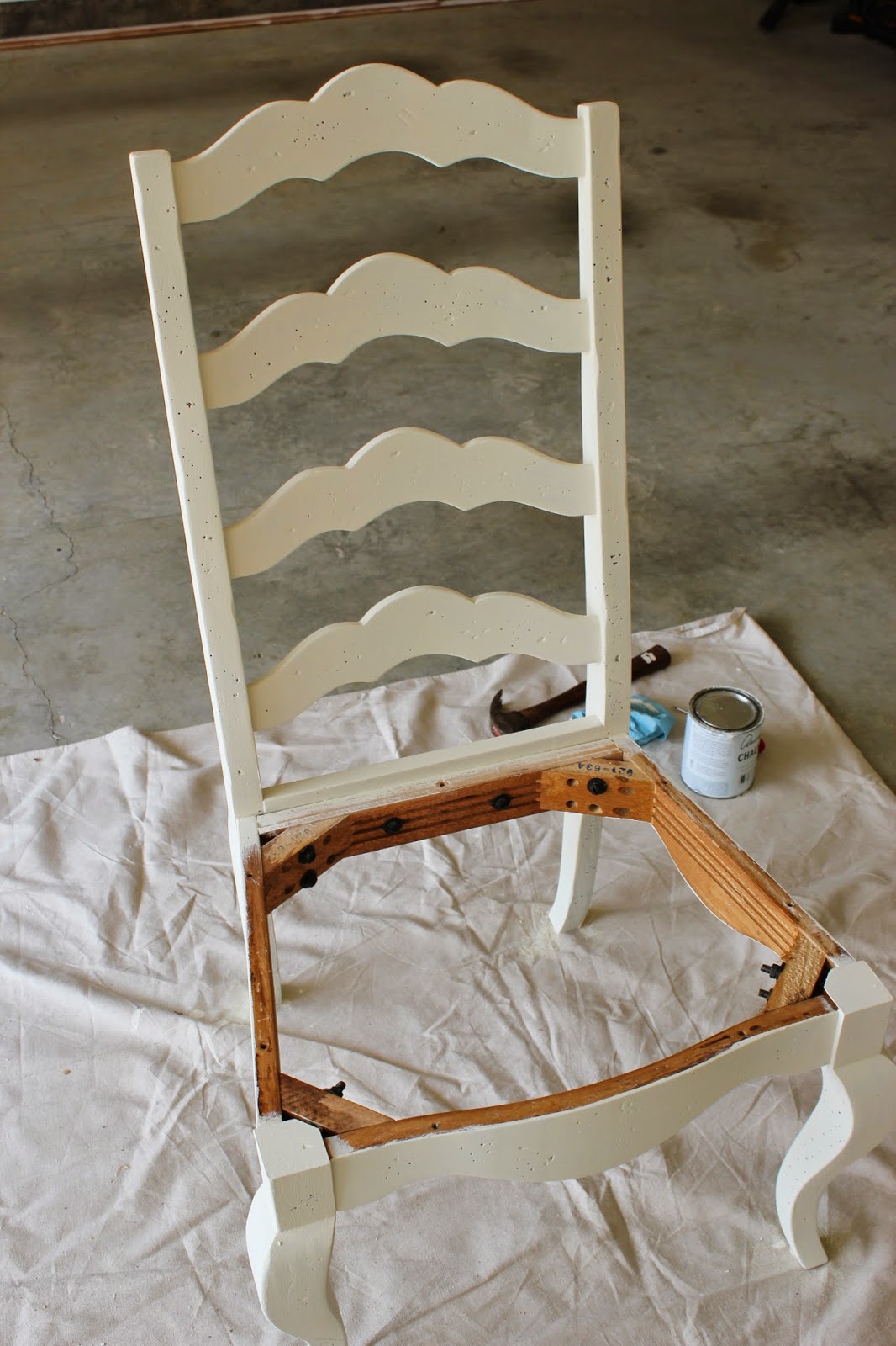 Dining Table & Chairs Makeover using Chalk Paint® decorative paint by Annie Sloan