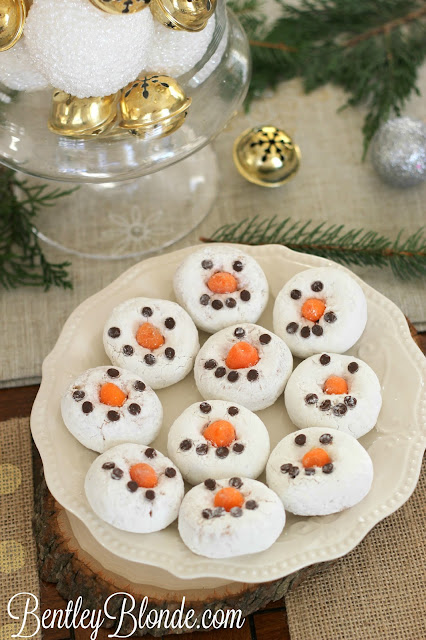 Holiday Brunch | Holiday Table Setting, Hot Cocoa Bar & Decor!