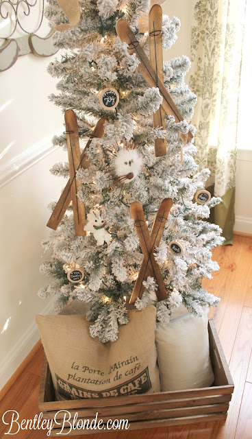 Holiday Brunch | Holiday Table Setting, Hot Cocoa Bar & Decor!