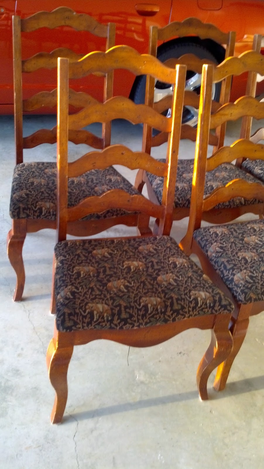 Dining Table & Chairs Makeover using Chalk Paint® decorative paint by Annie Sloan