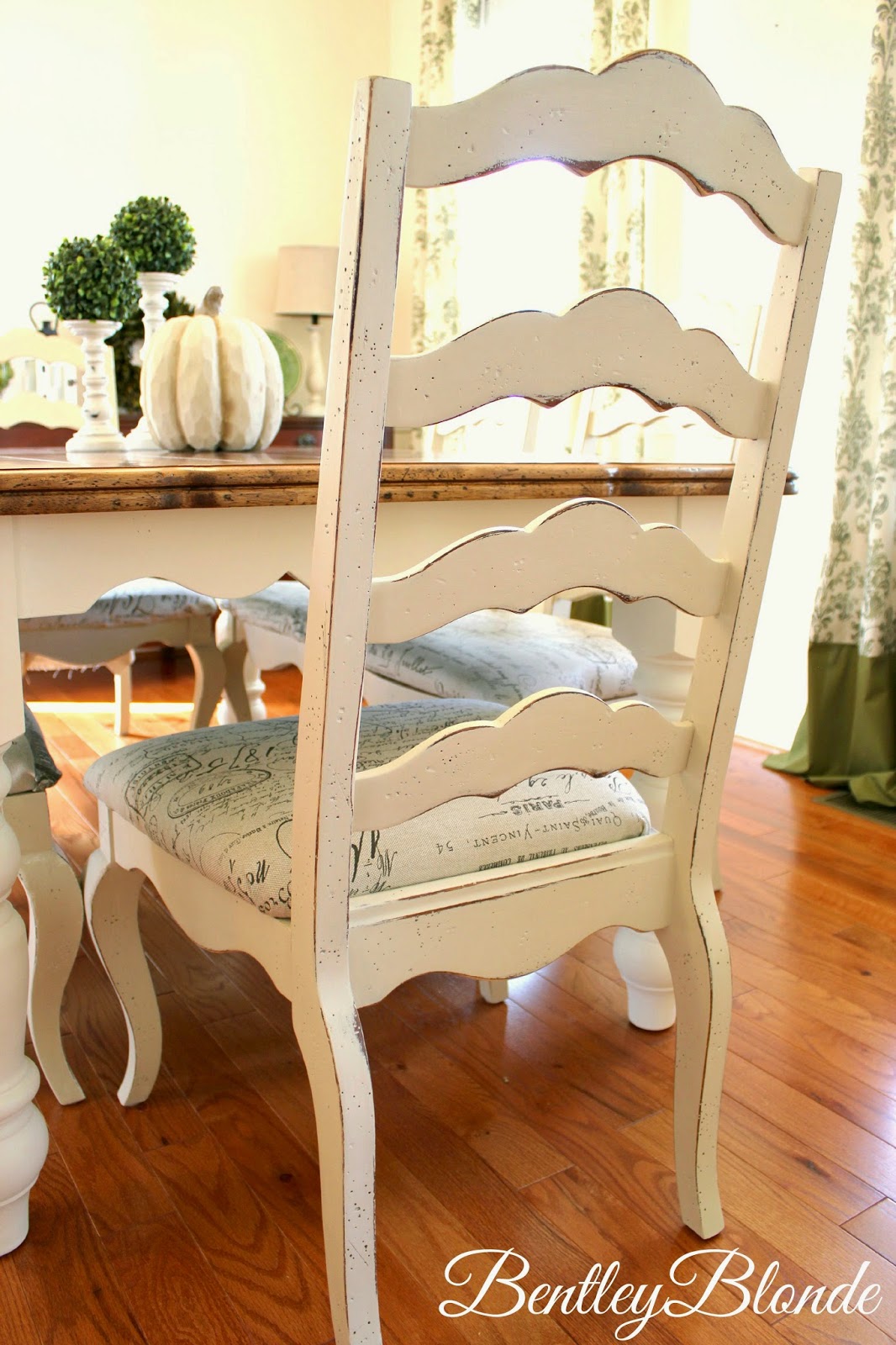 Dining Table & Chairs Makeover using Chalk Paint® decorative paint by Annie Sloan