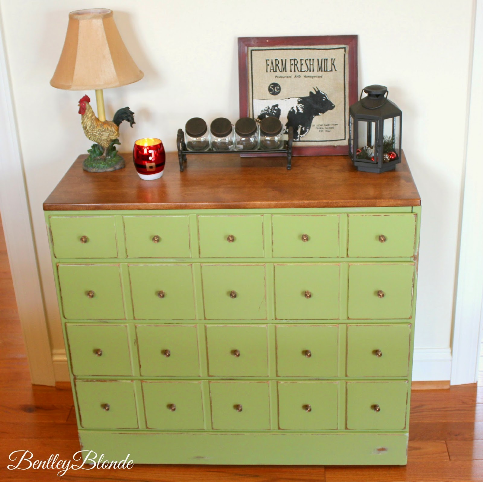 House Tour (Updated!) Holiday Home Decor | BentleyBlonde