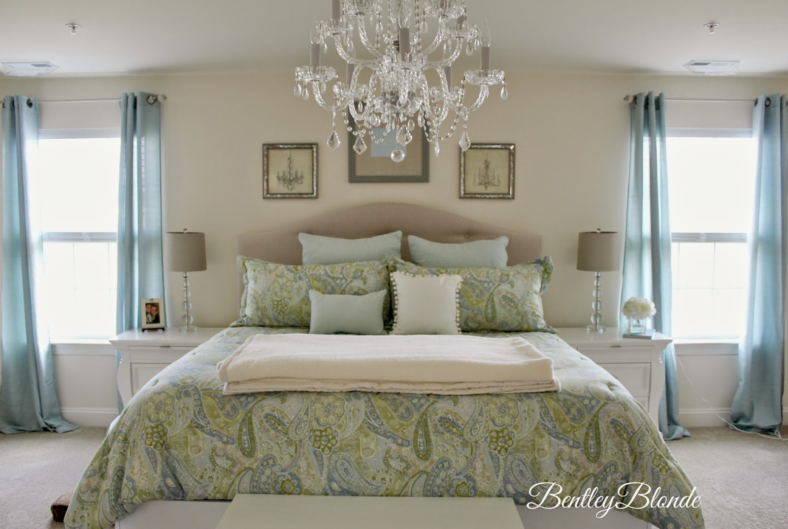 House Tour (Updated!) Holiday Home Decor | BentleyBlonde