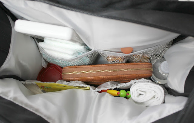 Whats in My Diaper Bag? JJ Cole Freeman Bag