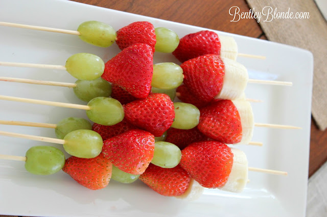 Holiday Brunch | Holiday Table Setting, Hot Cocoa Bar & Decor!