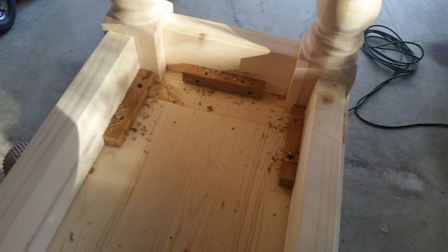 DIY Farmhouse Bench Tutorial | BentleyBlonde
