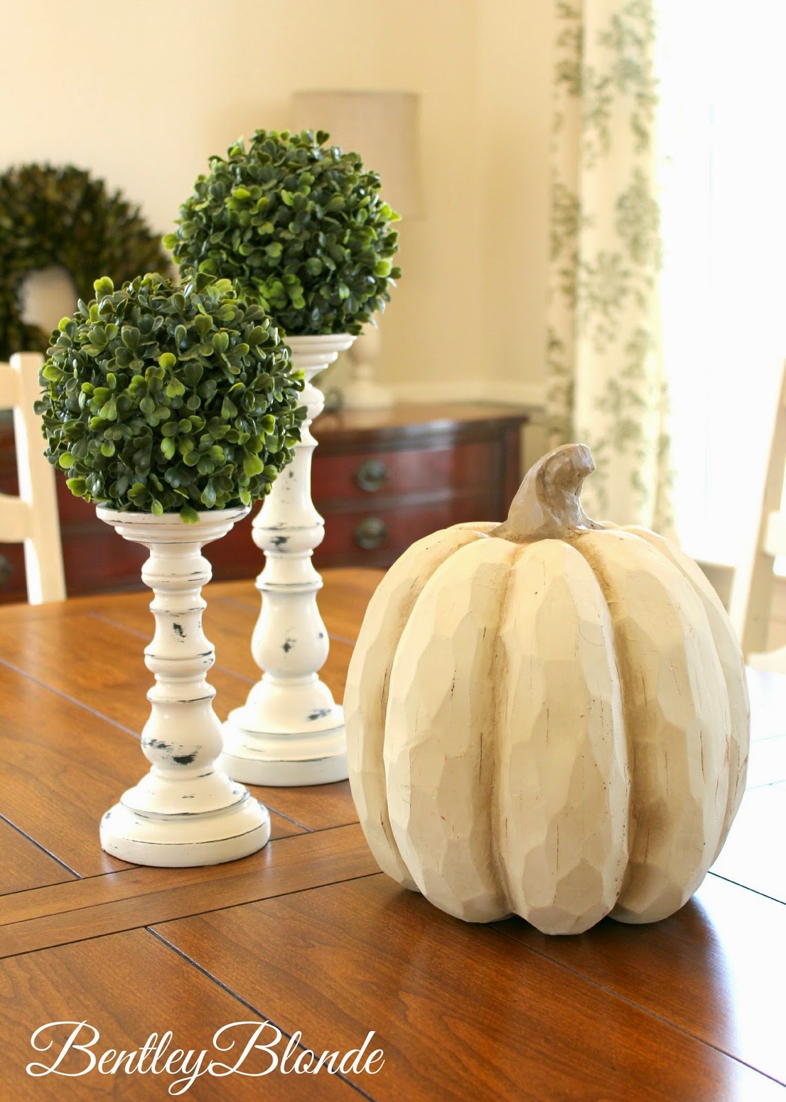 Dining Table & Chairs Makeover using Chalk Paint® decorative paint by Annie Sloan