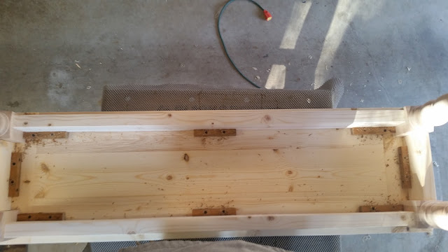 DIY Farmhouse Bench Tutorial | BentleyBlonde